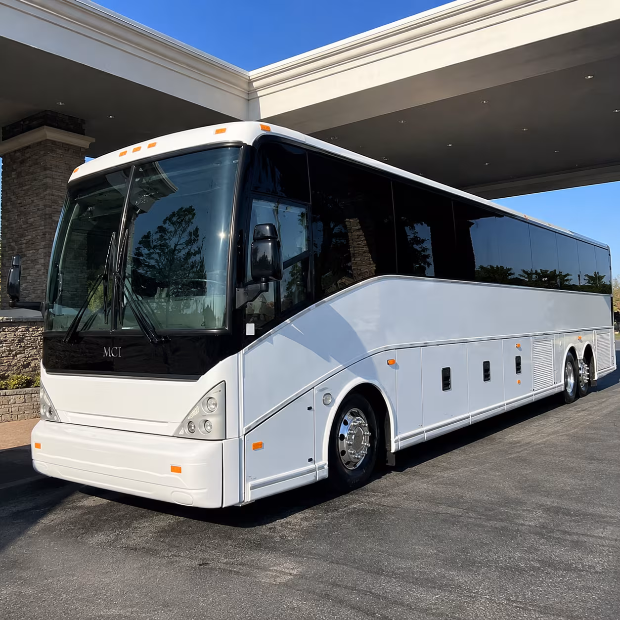 book north port airport shuttle buses for snowbird season and holiday travel